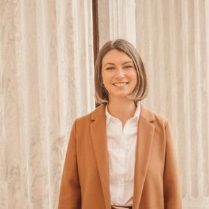 Meet your Posher, Olivia